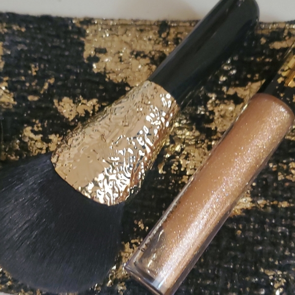 Mac bronzer kit with lip gloves - Picture 3 of 3